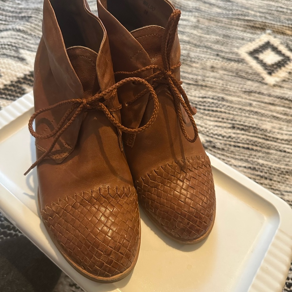 Brown Leather Ankle Boots with Woven Toe by Silent D. Size 38
